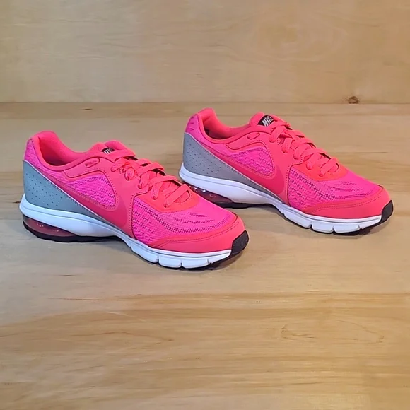 Nike Air Maximize Pink Athletic Youth 2 Left Shoes - Picture 2 of 10